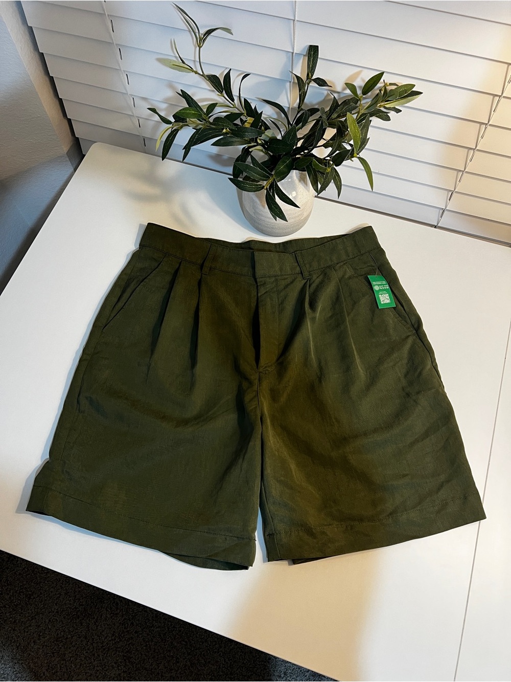 Gap Olive Green Pleated Linen Blend Shorts